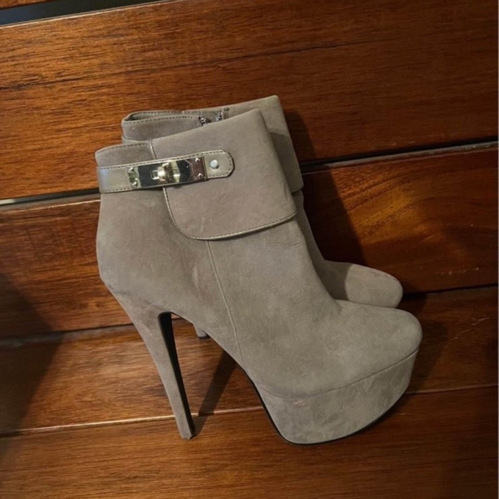 Grey Ann Michelle Size 7 Heels